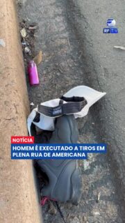 Um homem foi morto a tiros no Jardim Belvedere, em Americana, na tarde desta quarta-feira. Segundo as primeiras informações, ocupantes de um veículo teriam efetuado diversos disparos contra a vítima e fugido logo em seguida. A identidade do homem ainda não havia sido divulgada até a publicação da ocorrência.
A área foi isolada para o trabalho da perícia, e a Polícia Civil iniciou as investigações para identificar os autores e esclarecer a motivação do crime.
O caso gerou movimentação no bairro e segue sendo apurado pelas autoridades.
#Americana #JardimBelvedere #Polícia #Crime #Investigação #InteriorSP #Notícias #Urgente