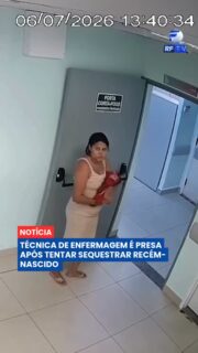 Uma técnica de enfermagem foi presa após tentar sequestrar um bebê recém-nascido. A ação foi descoberta antes que a suspeita conseguisse deixar o local com a criança, evitando que o crime fosse consumado.
Segundo as informações da investigação, a rápida atuação das equipes de segurança e da polícia foi fundamental para localizar o bebê e prender a mulher em flagrante. A criança foi devolvida à família e passa bem.
O caso segue sendo investigado para esclarecer a motivação da tentativa de sequestro e verificar se houve participação de outras pessoas.
#Polícia #Crime #Sequestro #RecémNascido #Investigação #Justiça #Brasil #Notícias #Urgente