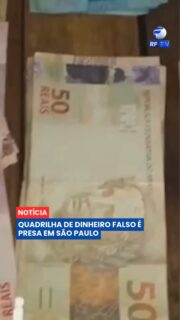 Cinco pessoas foram presas em São Paulo suspeitas de integrar uma quadrilha especializada na falsificação e circulação de dinheiro falso. O grupo foi flagrado com quase R$ 20 mil em cédulas falsificadas após tentar aplicar um golpe em um estabelecimento comercial.
Segundo a polícia, os criminosos faziam compras com notas falsas e recebiam o troco em dinheiro verdadeiro, aumentando o lucro obtido com o esquema. A ação foi descoberta após um funcionário desconfiar da autenticidade das cédulas e acionar as autoridades.
As investigações continuam para identificar a origem das notas e possíveis outros integrantes da organização criminosa. A polícia também reforça a importância de conferir os itens de segurança das cédulas durante transações em dinheiro.
#Polícia #Crime #DinheiroFalso #SãoPaulo #Investigação #Segurança #Brasil #Notícias
