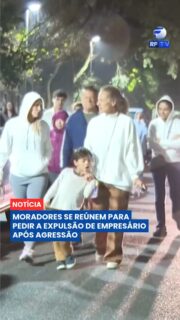 Moradores de um residencial em São Paulo realizaram um protesto vestindo roupas brancas para cobrar justiça e mais segurança no local. A mobilização ocorreu após a veiculação de imagens de câmeras de monitoramento que registraram o empresário Nelson Mesquita Neto agredindo violentamente um jovem de 20 anos no hall de um dos edifícios. O rapaz atingido por diversos socos precisou ser internado em estado grave na Unidade de Terapia Intensiva.

A influenciadora Aline Mineiro, namorada de Nelson, declarou que a confusão teve início após discussões verbais e alegou que o companheiro agiu em legítima defesa ao tentar protegê-la. Por outro lado, os vizinhos pedem a expulsão do casal do prédio, afirmando que a convivência se tornou insustentável. O caso segue sob investigação das autoridades policiais.
#SaoPaulo #CasosDePolicia #NoticiasSP #Seguranca #Justica #Protesto #Jornalismo #Investigacao