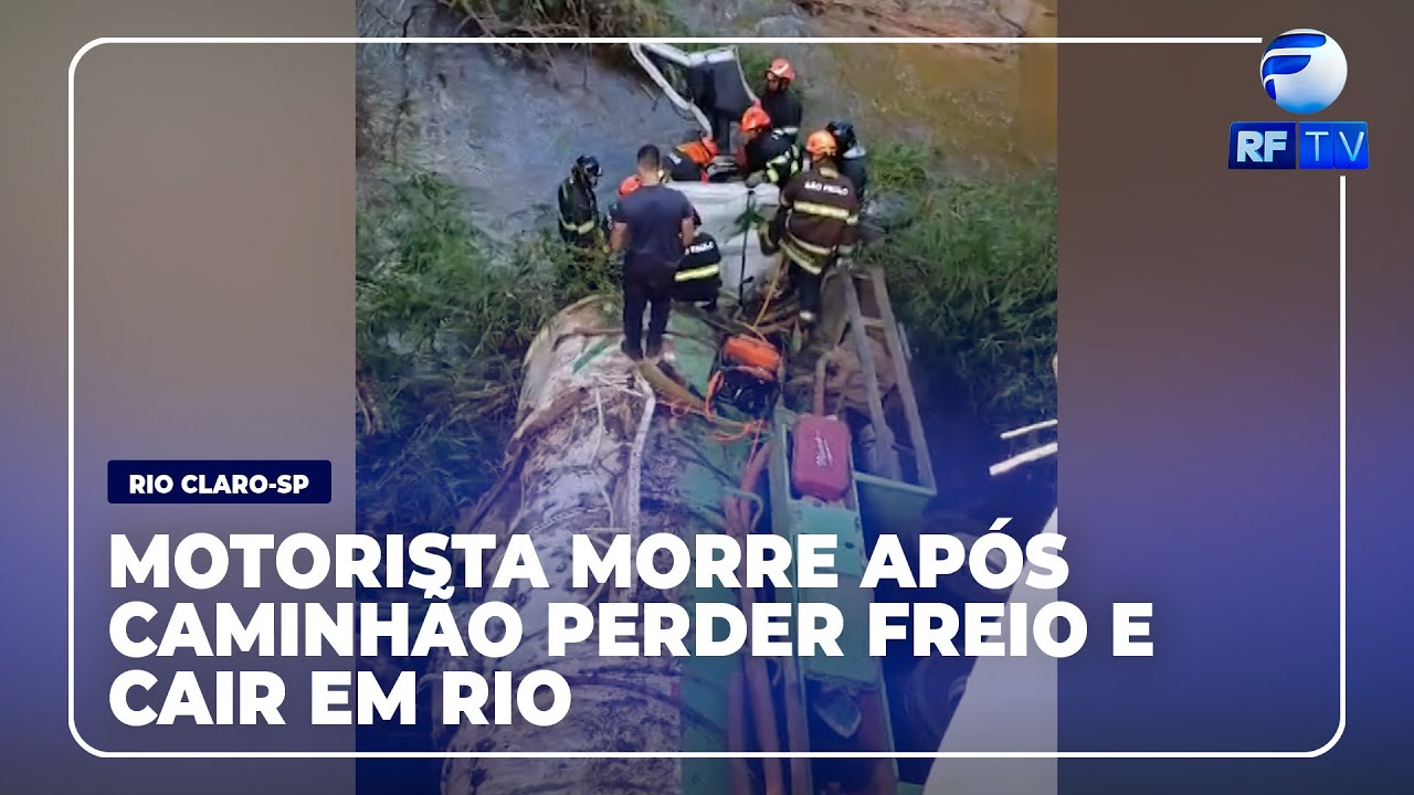 Motorista morre e passageiro fica ferido após caminhão cair em rio