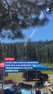 Um avião militar da Marinha dos Estados Unidos caiu durante um treinamento de rotina na região de Seattle. Imagens registraram o momento em que a aeronave perde altitude e atinge o solo. A explosão causada pelo impacto assustou quem acompanhava o exercício.
Apesar da gravidade do acidente, o piloto conseguiu se ejetar antes da queda e saiu ileso. Equipes de emergência foram acionadas para controlar a área e recolher os destroços da aeronave.
As causas do acidente ainda serão investigadas pelas autoridades norte-americanas.
#AcidenteAéreo #EstadosUnidos #Marinha #Piloto #TreinamentoMilitar #EUA #Notícias #Mundo
