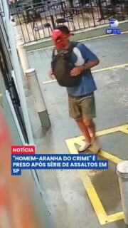 A Polícia Civil prendeu Cleber Luiz Ferreira Lima, conhecido como "Homem-Aranha do crime", suspeito de praticar uma série de assaltos a lojas de conveniência em São José dos Campos (SP). A prisão aconteceu horas após o caso ganhar repercussão em uma reportagem exibida na televisão.
Segundo a investigação, o criminoso utilizava uma máscara do personagem Homem-Aranha para dificultar sua identificação durante os roubos. Armado com uma faca, ele rendia funcionários enquanto um comparsa dava cobertura à ação. Durante o interrogatório, Cleber confessou os crimes, e o comparsa também admitiu participação nos assaltos.
Os dois são investigados por pelo menos seis roubos na região. De acordo com a Polícia Civil, o principal suspeito afirmou que utilizava o dinheiro obtido nos crimes para sustentar o vício em drogas.
#SãoJoséDosCampos #SãoPaulo #Polícia #Crime #Assalto #Investigação #Brasil #Notícias #Urgente