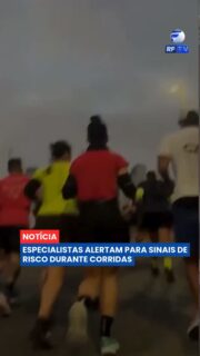 Cada vez mais brasileiros adotam a corrida como estilo de vida, mas especialistas alertam que o cuidado com a saúde deve acompanhar esse crescimento ❤️

Com o aumento do número de praticantes, casos de mortes súbitas durante ou após provas de rua passaram a chamar atenção. Médicos explicam que algumas doenças cardíacas podem permanecer silenciosas e só se manifestar durante esforços intensos. Por isso, avaliações clínicas e acompanhamento adequado podem ser importantes para identificar fatores de risco antes das competições.

Além do preparo físico, cardiologistas recomendam atenção aos sinais emitidos pelo corpo e defendem protocolos de segurança em eventos esportivos para reduzir o risco de ocorrências graves.

Na sua opinião, exames médicos deveriam ser obrigatórios para participar de corridas de longa distância? 👇

#RFTV #PortalVeloz #Brasil #Saude #Noticias #Brasil