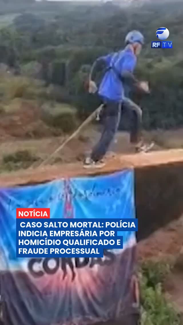 A Polícia Civil concluiu o inquérito sobre a trágica morte de Maria Eduarda Rodrigues de Freitas, de 21 anos, ocorrida na "Ponte do Esqueleto", em Limeira (SP). A jovem faleceu após realizar um salto de "rope jumping" sem estar presa a nenhuma corda de segurança.

O relatório final da delegada Andréa Levy pede o indiciamento da proprietária da empresa por homicídio qualificado e fraude processual. Depoimentos revelam que, logo após o acidente, houve uma tentativa de ocultar documentos, termos de responsabilidade e até a câmera utilizada pela vítima, que continua desaparecida.

Além da morte de Maria Eduarda, a investigação trouxe à tona outro acidente ocorrido no local com uma criança de 9 anos. Quatro pessoas permanecem presas enquanto a defesa alega que o caso deve ser tratado como homicídio culposo, sem intenção de matar.

#Justiça #Limeira #SegurançaPública #Tragédia #Investigação #PolíciaCivil #Notícias #SãoPaulo #RopeJumping #R7