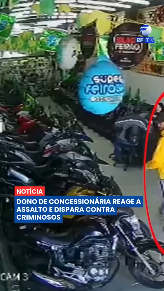 Três homens foram presos após tentarem assaltar uma concessionária de motos em Carapicuíba, na Grande São Paulo. Segundo a polícia, os suspeitos se passaram por clientes para render os funcionários e anunciar o roubo.

Durante a ação, um dos sócios da loja, que é atirador esportivo, percebeu o crime e efetuou dois disparos contra os assaltantes. Nenhum dos criminosos foi atingido. Um deles se rendeu no local, enquanto os outros dois tentaram fugir, mas acabaram contidos pelos próprios funcionários até a chegada da Polícia Militar. A arma utilizada por um dos suspeitos era de brinquedo.

Os três envolvidos foram presos em flagrante e encaminhados à delegacia. O caso segue sob investigação das autoridades.

#Assalto #Crime #Polícia #Segurança #Carapicuíba #SãoPaulo #Investigação #Brasil #Notícias