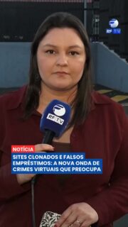 A tecnologia tem sido uma ferramenta perigosa nas mãos de criminosos. Em Limeira, a Polícia Civil registrou três casos graves de golpes digitais em menos de 24 horas. As vítimas relataram prejuízos que ultrapassam os R$ 6.800,00, envolvendo desde falsos gerentes de banco até sites de vendas clonados.
Em um dos relatos, a vítima teve a conta esvaziada após clicar em um link enviado por um suposto funcionário bancário. Outro morador perdeu mais de R$ 5 mil ao baixar um aplicativo malicioso que prometia promoções em um site de veículos. A audácia dos golpistas inclui tentativas de empréstimos e acessos a múltiplas contas das vítimas.
O 1º SGT PM Trasse alerta: instituições financeiras não pedem para baixar aplicativos via mensagem. A recomendação é nunca clicar em links desconhecidos e, em caso de dúvida, procurar atendimento presencial nas agências ou usar canais oficiais de comunicação.
#SegurançaDigital #Limeira #AlertaGolpe #Prevenção #RFTV #PolíciaMilitar #Notícias #SãoPaulo #Crime #R7 #Brasil