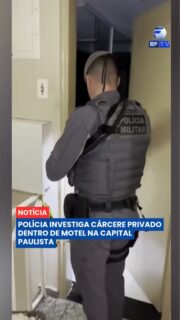 Uma mulher de 40 anos foi resgatada pela polícia após passar quatro dias em cárcere privado dentro de um motel na zona norte de São Paulo 🚔
Segundo a investigação, ela conheceu o suspeito em um bar e, depois de irem juntos ao motel, teria sido dopada, amarrada, abusada sexualmente e ameaçada de morte. Durante o período em que ficou no local, a vítima também teve dinheiro retirado de suas contas por meio de movimentações bancárias feitas pelo homem.
O caso veio à tona quando familiares perceberam movimentações incomuns no cartão da vítima e acionaram a polícia. O suspeito, que estava em liberdade condicional, teve a prisão preventiva decretada. A Polícia Civil continua investigando o caso.
Na sua opinião, quais medidas podem ajudar a proteger vítimas e identificar situações como essa mais rapidamente? 💬
#RFTV #PortalVeloz #SaoPaulo #CarcerePrivado #Noticias #Brasil