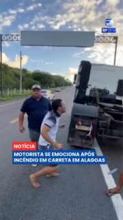 O que poderia terminar em uma tragédia teve um desfecho de alívio 🚛
Um caminhoneiro viveu momentos de tensão ao ver o caminhão ser tomado pelas chamas durante o trajeto. Apesar da rapidez com que o fogo se espalhou e dos prejuízos materiais, ele conseguiu deixar o veículo em segurança e não sofreu ferimentos.
Após o incêndio, o motorista compartilhou um relato emocionado, destacando que o mais importante foi ter preservado a própria vida. O caso repercutiu nas redes sociais e gerou inúmeras mensagens de apoio e solidariedade.
Você já presenciou um incêndio como esse nas estradas? 👇
#RFTV #PortalVeloz #Brasil #Incendio #Noticias #Brasil