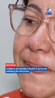 Uma operação policial revelou denúncias graves em uma clínica de reabilitação na Bahia 🚔
O local, que recebia pessoas em tratamento contra a dependência química, passou a ser investigado após denúncias de maus-tratos. Segundo a Polícia Civil, internos relataram agressões, trabalho forçado, castigos, privação de alimentos e outras formas de violência. A investigação também apura a morte de dois pacientes que estiveram internados na unidade. Durante a operação, 39 internos foram resgatados, passaram por exames de corpo de delito e prestaram depoimento. O gerente da clínica foi preso em flagrante por suspeita de envolvimento nos crimes investigados.
As investigações continuam para esclarecer as circunstâncias das mortes e apurar a responsabilidade dos envolvidos. A clínica é alvo de inquérito por suspeitas de tortura, maus-tratos e abandono.
Na sua opinião, a fiscalização em clínicas de reabilitação deveria ser mais rigorosa? 💬
#RFTV #PortalVeloz #Bahia #Investigacao #Noticias #Brasil