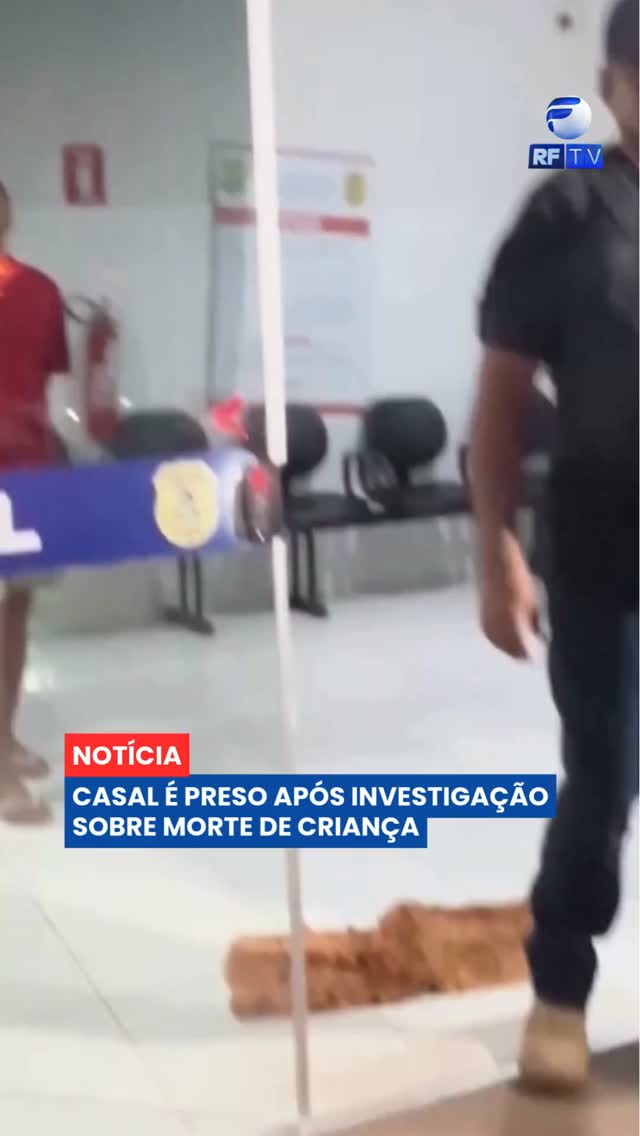 A investigação sobre a morte de um menino de 3 anos, em Palmas, teve um novo desdobramento com a prisão do pai e da madrasta da criança 🚔

Gustavo Veloso Feitosa foi encontrado morto na casa onde estava com o pai e a madrasta. Inicialmente, o caso teria sido apresentado como um possível afogamento, mas exames do Instituto Médico-Legal apontaram sinais de agressões, além de indícios de violência sexual. Com os novos elementos, a Polícia Civil pediu a prisão preventiva do casal, que foi localizado e detido.

Os dois são investigados por possível envolvimento na morte da criança. O caso continua sob apuração, e a perícia e os demais elementos reunidos pela polícia devem ajudar a esclarecer o que aconteceu.

Na sua opinião, qual a importância da perícia para esclarecer casos como esse? 💬

#RFTV #PortalVeloz #Palmas #Investigacao #Noticias #Brasil