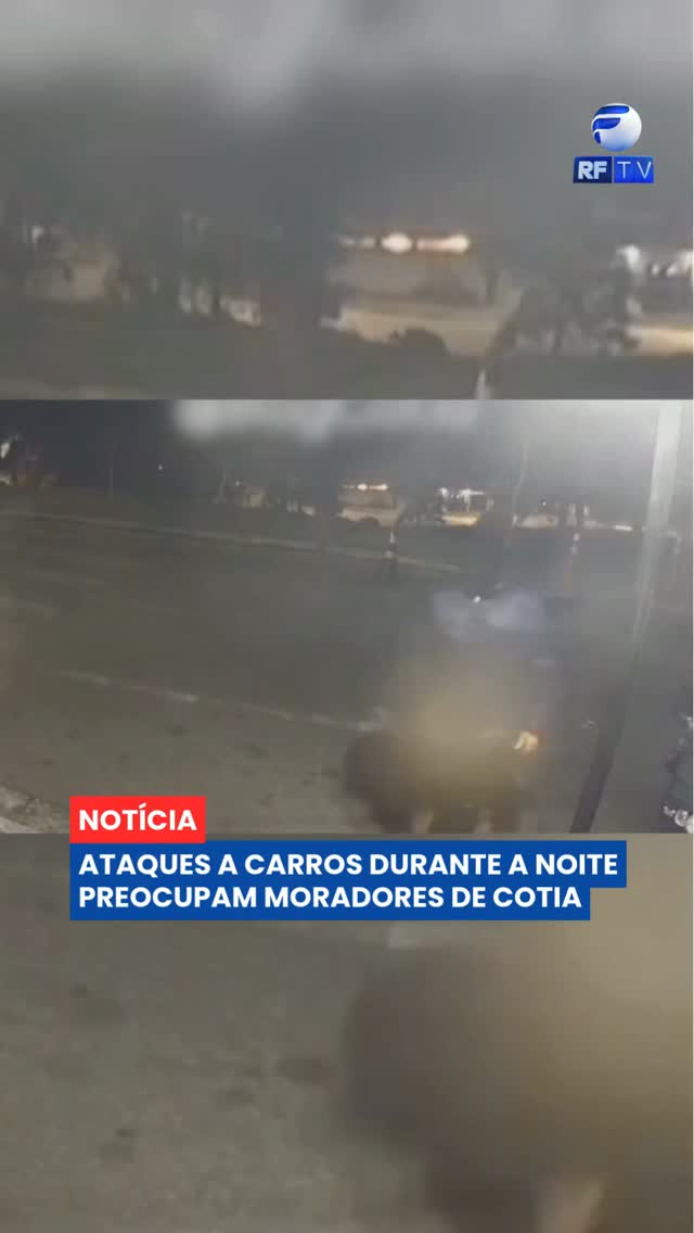 Um homem mascarado e armado com um martelo foi flagrado danificando veículos estacionados em frente a um condomínio em Cotia, na Grande São Paulo 🚨

As imagens de segurança mostram o suspeito caminhando pela rua durante a noite e atacando diversos carros. Pelo menos dez veículos tiveram vidros quebrados durante os ataques.

A identidade do homem ainda não foi descoberta. Moradores afirmam não conhecer nenhum conflito que pudesse explicar os danos e aguardam uma resposta das autoridades sobre os ataques.

Você já viu uma situação parecida acontecendo na sua região?

#RFTV #PortalVeloz #Cotia #Seguranca #Noticias #Brasil