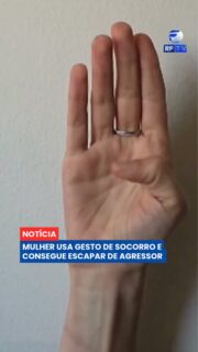 Um gesto silencioso utilizado para pedir ajuda foi fundamental para que uma mulher conseguisse escapar de uma situação de violência no Paraná 🚨
Durante o episódio, a vítima conseguiu fazer o sinal universal de socorro com as mãos, indicando discretamente que precisava de ajuda. Uma pessoa percebeu o pedido e acionou as autoridades, permitindo que a mulher deixasse o local em segurança.
O gesto é reconhecido internacionalmente como uma forma discreta de comunicar que alguém está em perigo, especialmente em situações nas quais falar ou pedir ajuda diretamente pode aumentar o risco.
O caso foi encaminhado às autoridades, que investigam a ocorrência e as circunstâncias da agressão.
Você conhecia esse sinal de pedido de socorro? Compartilhe esta informação.
#RFTV #PortalVeloz #Parana #Violencia #Noticias #Brasil
