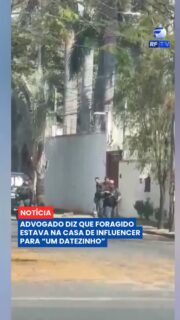 🚔 Um homem foragido da Justiça foi encontrado na casa da influencer Kamila Simioni, em Belo Horizonte, Minas Gerais.

Segundo o advogado da influencer, a presença do homem no imóvel teria ocorrido durante um encontro entre os dois. Em declaração à reportagem, ele classificou a situação como “um datezinho”.

A localização do foragido ocorreu durante uma ação policial. A presença dele na residência levantou questionamentos e passou a ser apurada pelas autoridades.

O caso segue sob investigação para esclarecer as circunstâncias do encontro e eventual responsabilidade dos envolvidos.

#RFTV #PortalVeloz #MinasGerais #Policia #Seguranca #Noticias