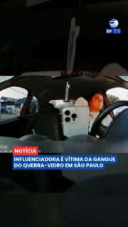 🚨 A influenciadora Tabata Lenk foi vítima de um roubo enquanto estava parada no trânsito na zona sul de São Paulo.
O crime aconteceu na Avenida Presidente Tancredo Neves, na região do Ipiranga. Imagens registraram dois homens em uma motocicleta se aproximando do carro. Um deles quebrou o vidro do veículo e pegou o celular que estava no painel.
Segundo Tabata, após o roubo, foram realizadas transferências bancárias por meio do aparelho. O caso foi registrado e será investigado pelo 95º Distrito Policial, em Heliópolis, que busca identificar os responsáveis.
👉 Acompanhe as investigações e outras notícias de segurança na RFTV e no Portal Veloz.
#RFTV #PortalVeloz #SãoPaulo #Segurança #Roubo #Polícia