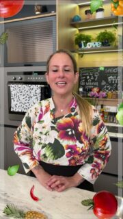 🥗 QUAL É O SEGREDO PARA MONTAR UM PRATO PERFEITO?
A Stella Herrmann, nutricionista e chef de cozinha, explica no Minuto da Nutri como equilibrar proteínas, carboidratos e verduras para montar uma refeição completa e nutritiva.
E esse é só um gostinho do que vem por aí!
📺 A 3ª temporada do Sabor Saudável está chegando!
📅 Estreia: 1º de setembro
🕘 Às 21h
📍 Na RFTV
Prepare-se para uma nova temporada com receitas, dicas de nutrição, saúde e muita informação para deixar sua alimentação mais saborosa e equilibrada.
📺 Onde assistir?
📡 RFTV – TV aberta canal 8.1
🛰️ TVRO Embratel – Canal 120
▶️ YouTube da RFTV
📱 App RFTV Play
Sabor Saudável – 3ª temporada. Dia 1º de setembro, às 21h. Não perca!
#SaborSaudável #Nutrição #AlimentaçãoSaudável #Saúde #Gastronomia